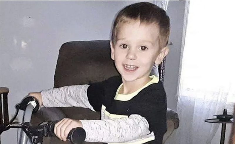 El niño perdido de 3 años cuenta cómo un oso "cuidaba" de él durante tres días.