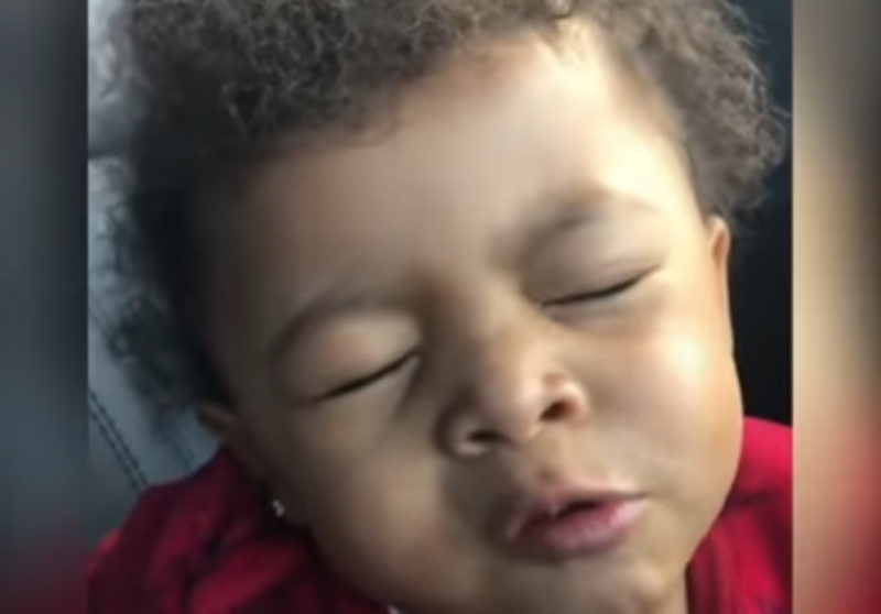 Pequeña estrella ilumina Internet: La adorable interpretación de "Dancing With A Stranger" por parte de un niño de 2 años se vuelve viral.