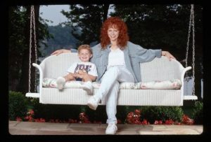 El secreto de Reba McEntire para criar a una superestrella centrada: un vistazo a su estilo de crianza sencillo.