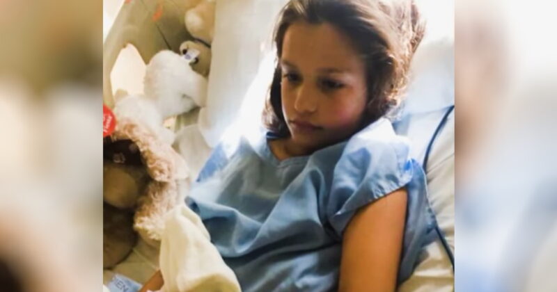 Después de ahogarse en una piscina, una niña de nueve años se despierta y habla sobre cosas muy inesperadas...