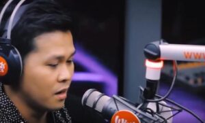 Este talentoso hombre canta "The Prayer" con dos voces increíbles diferentes... Prepárate para sentir escalofríos con esta increíble actuación.