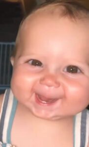 Con Este Lindo Bebé No Necesitarás El Sol, Porque Él Es El Sol... este video sorprendió a todos