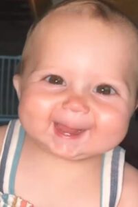 Con Este Lindo Bebé No Necesitarás El Sol, Porque Él Es El Sol... este video sorprendió a todos