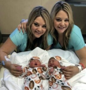 Hermanas gemelas idénticas dan a luz el mismo día en el mismo hospital tras varios abortos