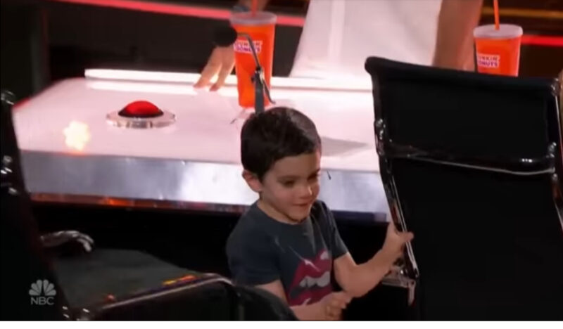 Esto nunca ha sucedido antes en la historia, Simon Cowell rompe a llorar...