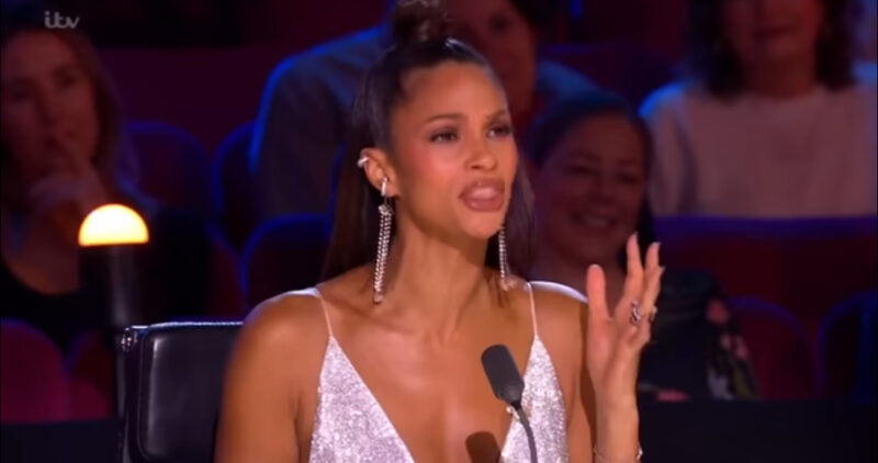 Este momento histórico fue verdaderamente notable; La audiencia se conmovió hasta las lágrimas por su actuación, ¡e incluso el juez no pudo contener las lágrimas durante la transmisión en vivo!