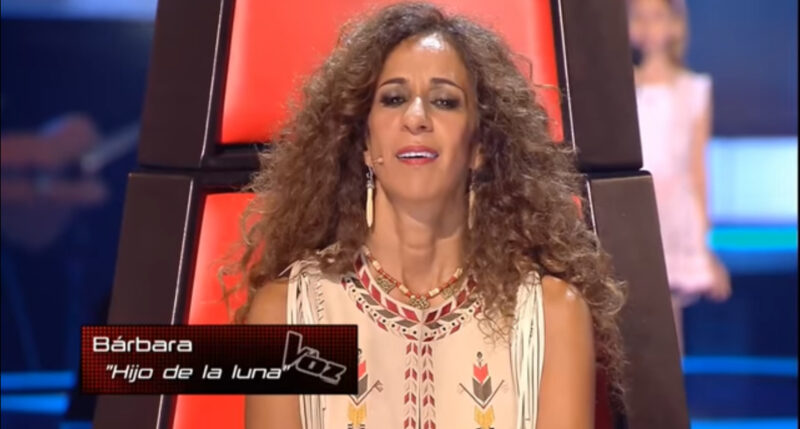 ¡Ésta es una voz fantástica! ¡La sala sollozó por su actuación y los jueces presionaron los botones histéricos!