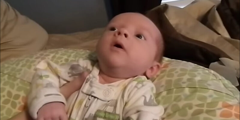 El vídeo de una bebé de un mes hablando y arrullando con su madre recibió 1,5 millones de visitas