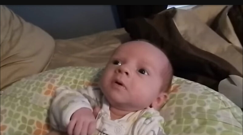 El vídeo de una bebé de un mes hablando y arrullando con su madre recibió 1,5 millones de visitas