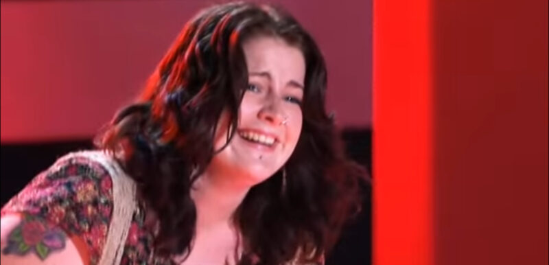 Ella comenzó a cantar la melodía. Después de escuchar su voz, los jueces exclamaron: "¡Dios mío, esto es difícil de creer!".