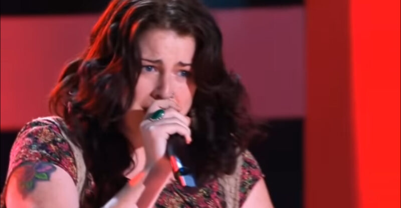 Ella comenzó a cantar la melodía. Después de escuchar su voz, los jueces exclamaron: "¡Dios mío, esto es difícil de creer!".