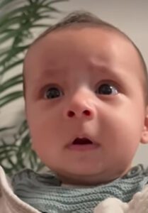 Vídeo divertidísimo! Bebé de cuatro meses le dice te amo a su abuela
