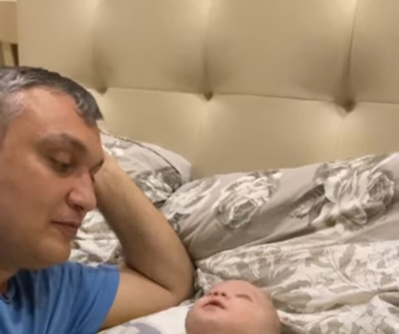¡Gracias por la sonrisa querida! Cuando papá está cerca ella es la persona más feliz.