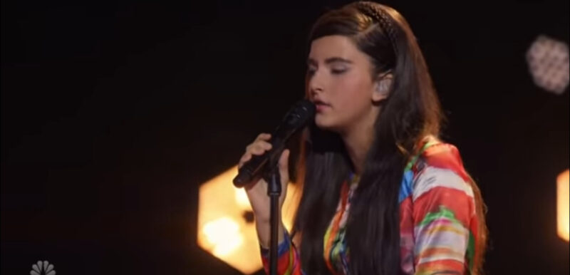 La superestrella le pide a una niña que cante “You Raise Me Up”. Segundos después, la niña derriba la casa.