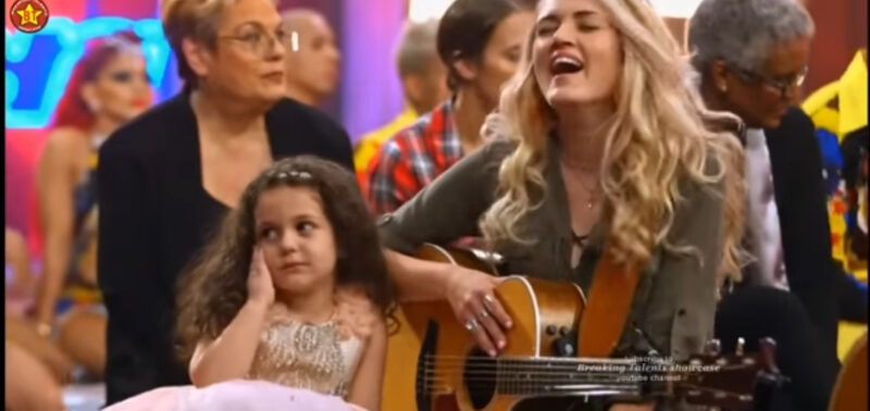 ¡Fue un momento para los libros de historia! Simon Cowell, abrumado por la emoción, presionó frenéticamente el botón...