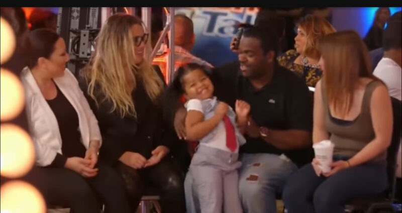 Esto nunca volverá a suceder, Simon Cowell y el público están simplemente asombrados por la canción de esta chica.