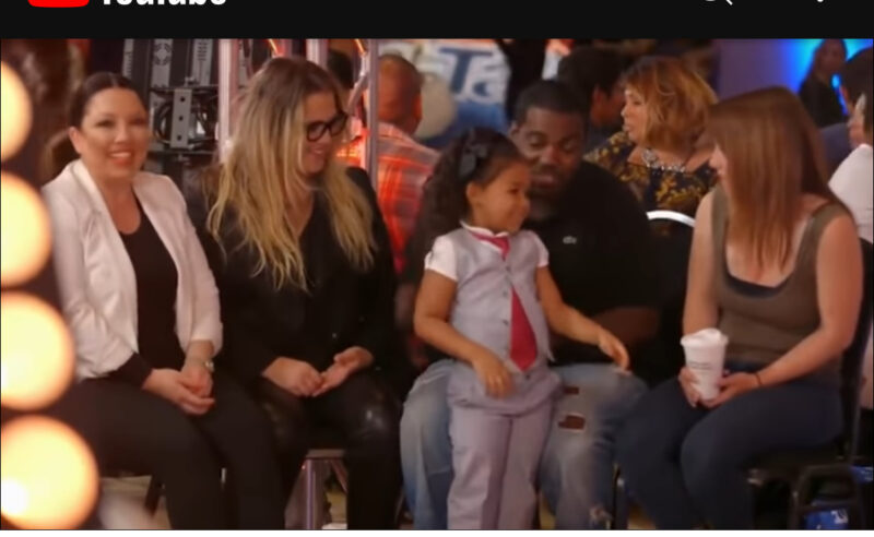 Esto nunca volverá a suceder, Simon Cowell y el público están simplemente asombrados por la canción de esta chica.