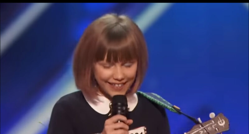 Esto nunca volverá a suceder, Simon Cowell y el público están simplemente asombrados por la canción de esta chica.