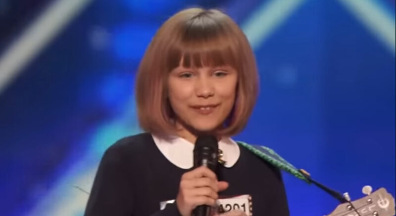 Esto nunca volverá a suceder, Simon Cowell y el público están simplemente asombrados por la canción de esta chica.
