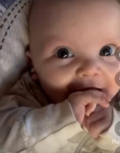 La pequeña Hailey hablando con papá. Y luego sucedió lo inesperado.