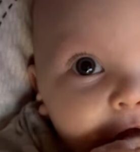 La pequeña Hailey hablando con papá. Y luego sucedió lo inesperado.