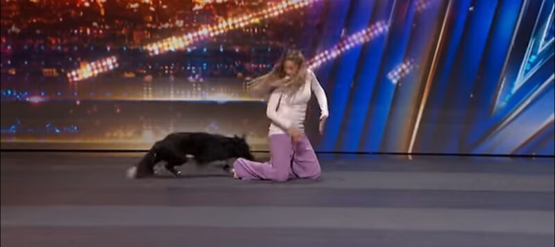 Esto nunca antes había sucedido en la historia, Simon Cowell rompe en LÁGRIMAS cuando la niña comenzó a cantar, toda la multitud se quedó sin aliento.
