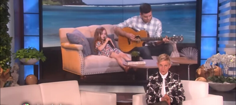 ¡Esto es irreal! Cuando esta niña de 2 años empezó a cantar una canción de hace 30 años, toda la multitud se quedó sin aliento.