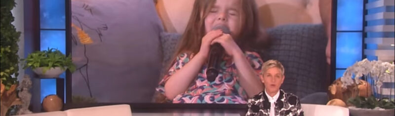 ¡Esto es irreal! Cuando esta niña de 2 años empezó a cantar una canción de hace 30 años, toda la multitud se quedó sin aliento.