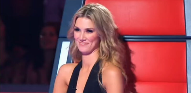 Ella comenzó a cantar la melodía. Después de escuchar su voz, los jueces exclamaron: "¡Dios mío, esto es difícil de creer!".