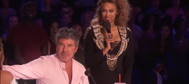 ¡¡Fue inolvidable!! Simon Cowell e hijo cantan una versión adorablemente angelical de "Don't Stop Believin"