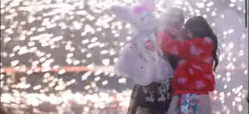 ¡¡Fue inolvidable!! Simon Cowell e hijo cantan una versión adorablemente angelical de "Don't Stop Believin"