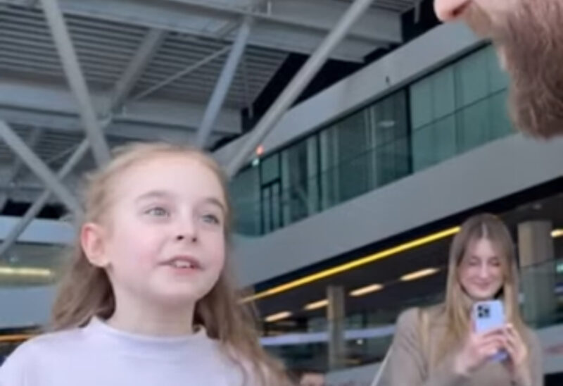 Niña de 6 años canta en la sala quedan atónitas Visto en 1 día 90.000000 millones de personas