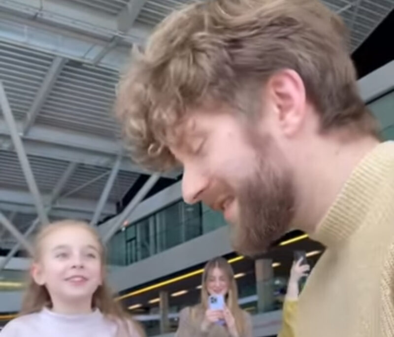 Niña de 6 años canta en la sala quedan atónitas Visto en 1 día 90.000000 millones de personas