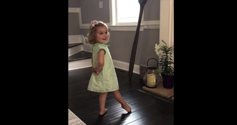 Este niño de 2 años se está apoderando de Internet con una preciosa sonrisa y un baile irlandés que se está volviendo viral