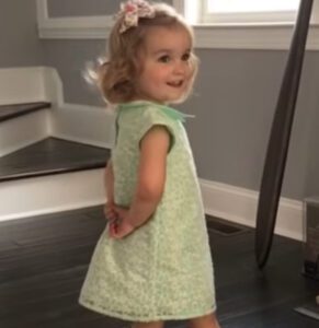 Este niño de 2 años se está apoderando de Internet con una preciosa sonrisa y un baile irlandés que se está volviendo viral