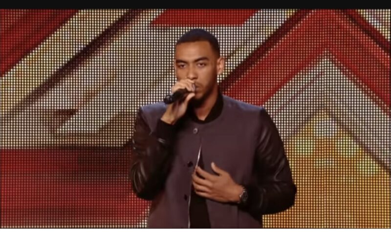 ¡DIOS MÍO! ¡Simon Cowell empezó a llorar! El niño cantó tal canción que Simón no podía hablar. Subió al escenario para besar al chico.