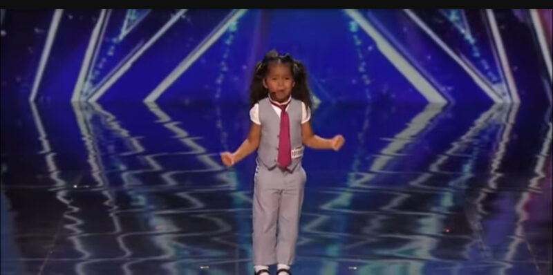 Esto nunca volverá a suceder, Simon Cowell y el público están simplemente asombrados por la canción de esta chica.