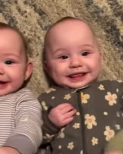 ¡Dulzura del día! Las sonrisas incondicionales de estos cuatrillizos derretirán el corazón de todos