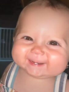 Con esta linda bebé no necesitarás el sol, porque él es el sol