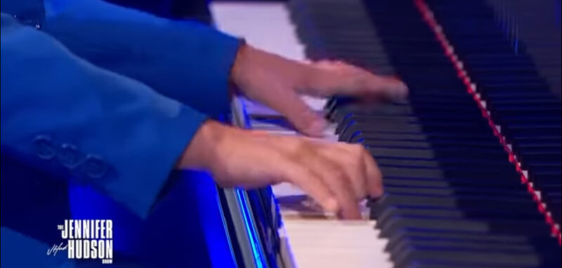 ¡Esto es irreal! Cuando esta niña de 2 años empezó a cantar una canción de hace 30 años, toda la multitud se quedó sin aliento.