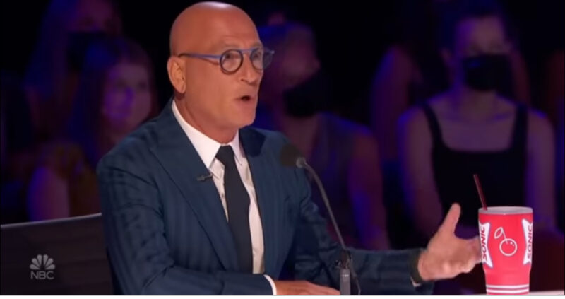 Esto nunca antes había sucedido en la historia, Simon Cowell rompe a LÁGRIMAS cuando la niña comenzó a cantar, toda la multitud se quedó sin aliento.