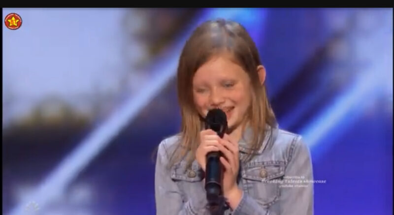 Simon Cowell no creyó en su voz y le pidió que cantara a capella… Desde ese momento todos quedaron en shock.