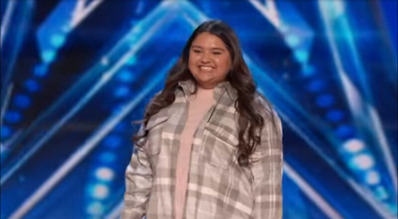 Este es un incidente increíble en la historia. ¡Simon Cowell estaba histérico cuando escuchó actuar a esta niña!