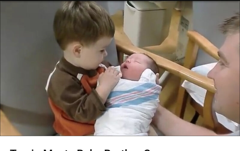Qué hermoso momento para capturar en video. Trevin conoce al hermanito Carson