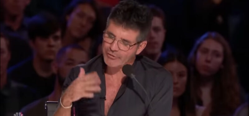 Esto nunca volverá a suceder, Simon Cowell y el público están simplemente asombrados por la canción de esta chica.