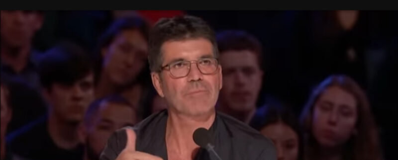 Esto nunca volverá a suceder, Simon Cowell y el público están simplemente asombrados por la canción de esta chica.