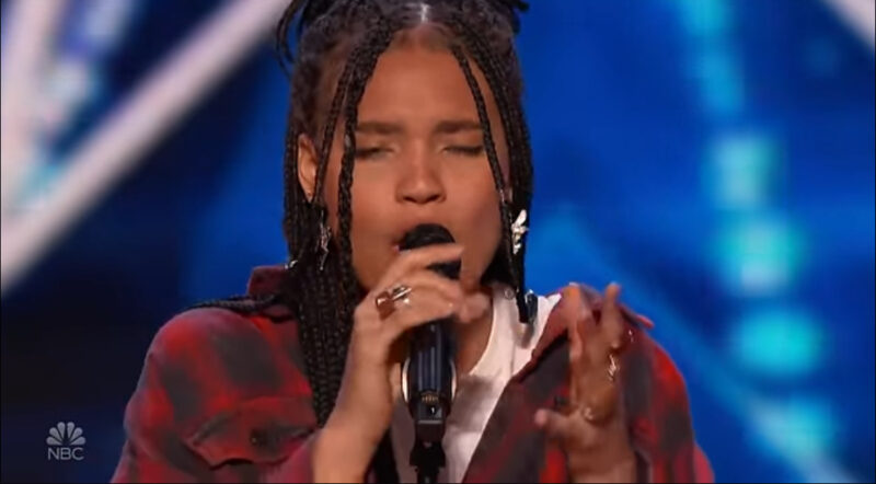 Momento histórico: ¡Simon Cowell derramó lágrimas frente al público! esta pequeña hizo llorar a todos con su voz