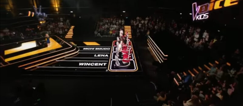 ¡Ésta es una voz fantástica! ¡La sala sollozó por su actuación y los jueces presionaron los botones histéricos!