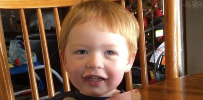 Un niño pequeño con un acento sureño adorablemente marcado mira a la abuela y le pregunta: "Soy pobre, ¿no?"