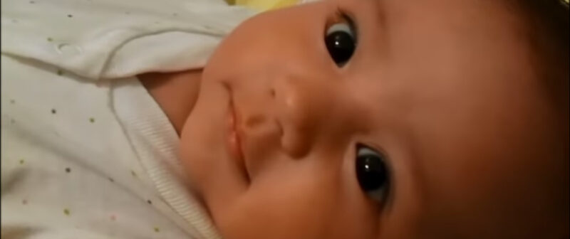 Awwww, la ternura de un bebé no tiene límites: un bebé de 1 mes habla con mamá